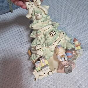 LENOX CLASSIC VINTAGE HOLIDAY TRADITIONS 9" PORCELAIN TREE ( NO BOX)